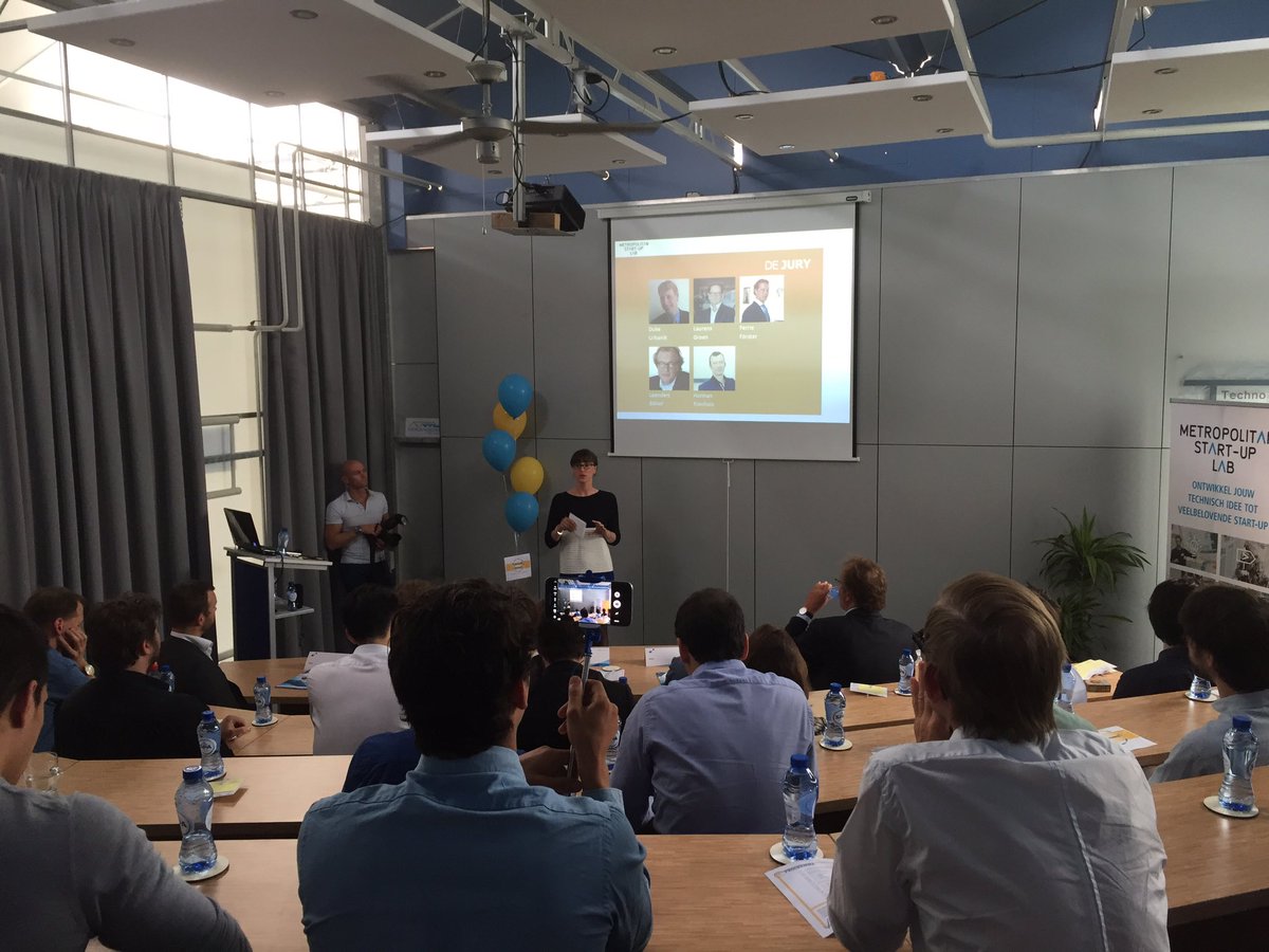 ArneWeverling's tweet image. Even gekeken bij pitches van diverse startups bij Acces Point van @YESDelft en @Metropoolregio in de @Demokwekerij.