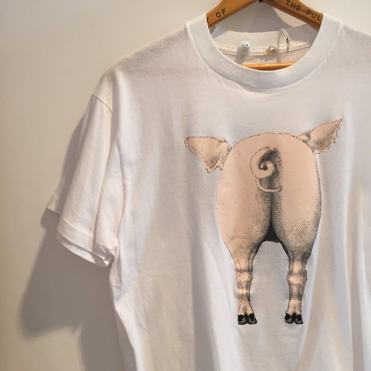whitelifemag's tweet photo. PIG HIP! 夏らしく、ファンキーに生きよう。 #WHITELIFE #mericca #TOKYO #RAWTOKYO https://t.co/h8mAQbHSvd