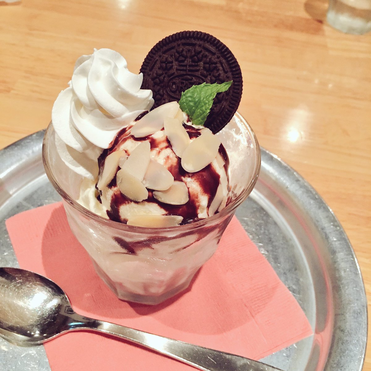 m_m_mre's tweet photo. ステージマン講習会打ち上げ〜
初neighbors cafeでミニパフェ✨
1年生いっぱい来てくれて嬉しかった！
人前で喋るのはやっぱり苦手だ〜
これから一緒に頑張れたらいいなあ
#パフェ #大橋 #neighborscafe https://t.co/werWGsnZkt