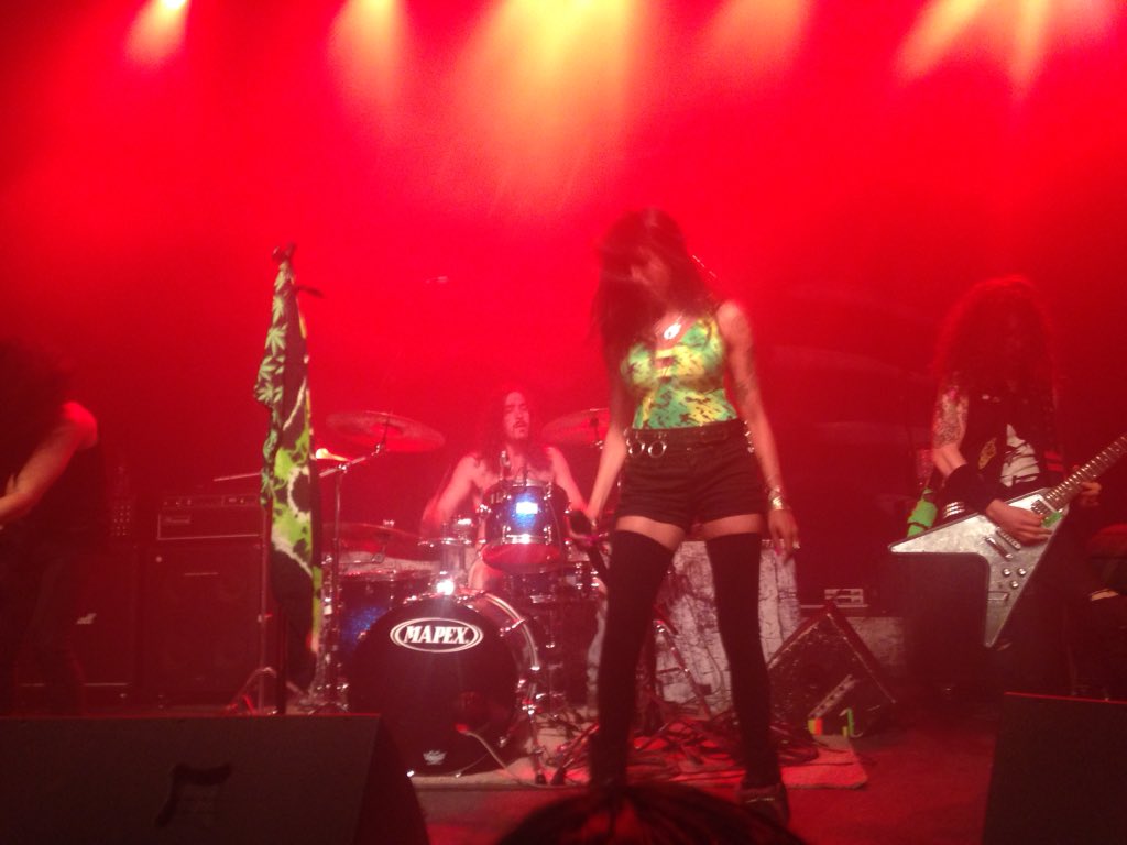 chester__55's tweet photo. @diemonds you need to crank your lead guitar up!! https://t.co/cTvIPr8Tzk