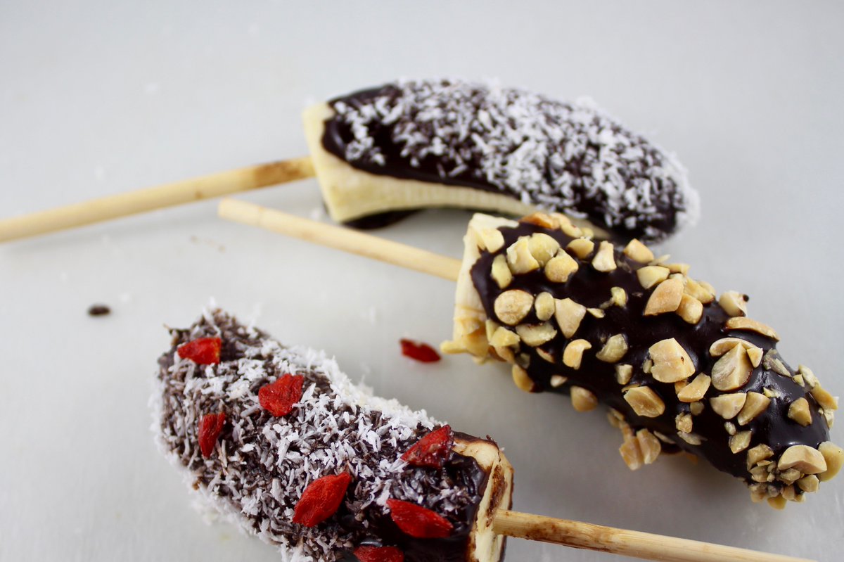 Beat the heat with a cool treat!  #Chocolate covered banana #Popsicle #Recipe on our blog.
blog.organicslive.com/2016/07/05/org…