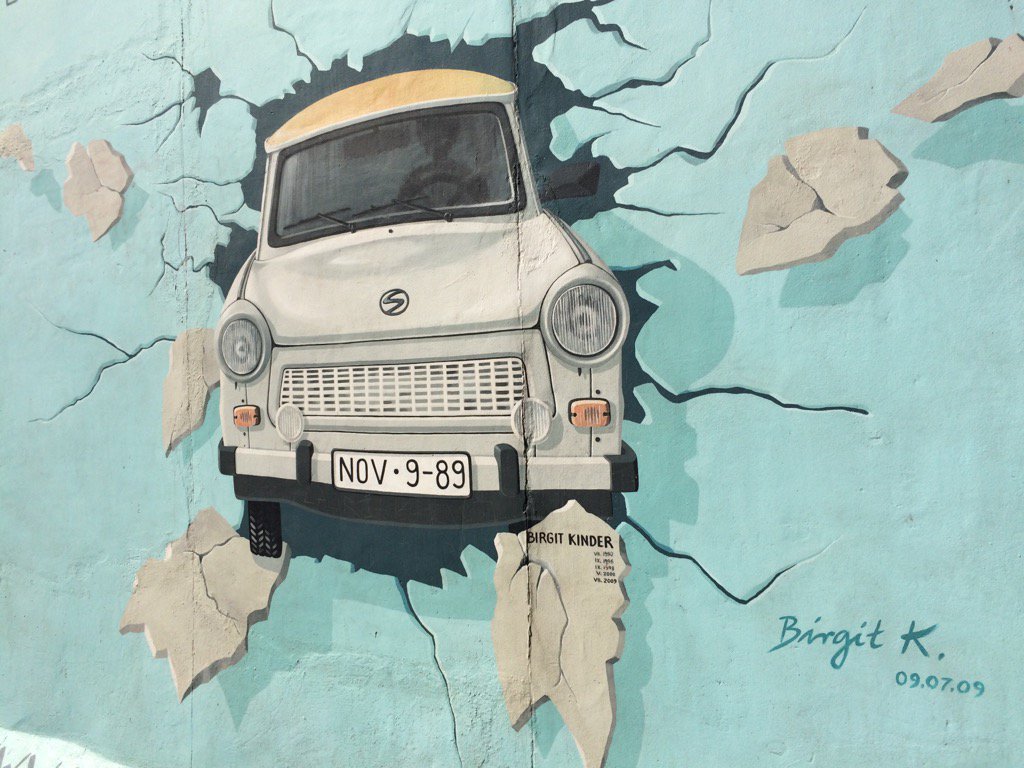 The German 1 textbook comes to life -- historic graffitis at the East Side Gallery.