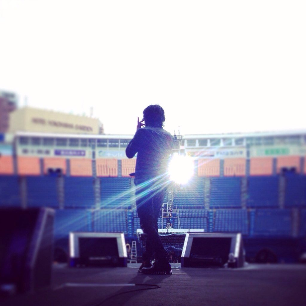 gen_san9924's tweet photo. 背中だけでこんなに絵になる方
って他にいるかな…

明々後日リベンジ3回目の予定👍  こうなったら行けるだけ行ってやる💨

 #POSTSCRIP
#氷室京介
 #お前らの彦星貼ってけ https://t.co/sMFWYevafW
