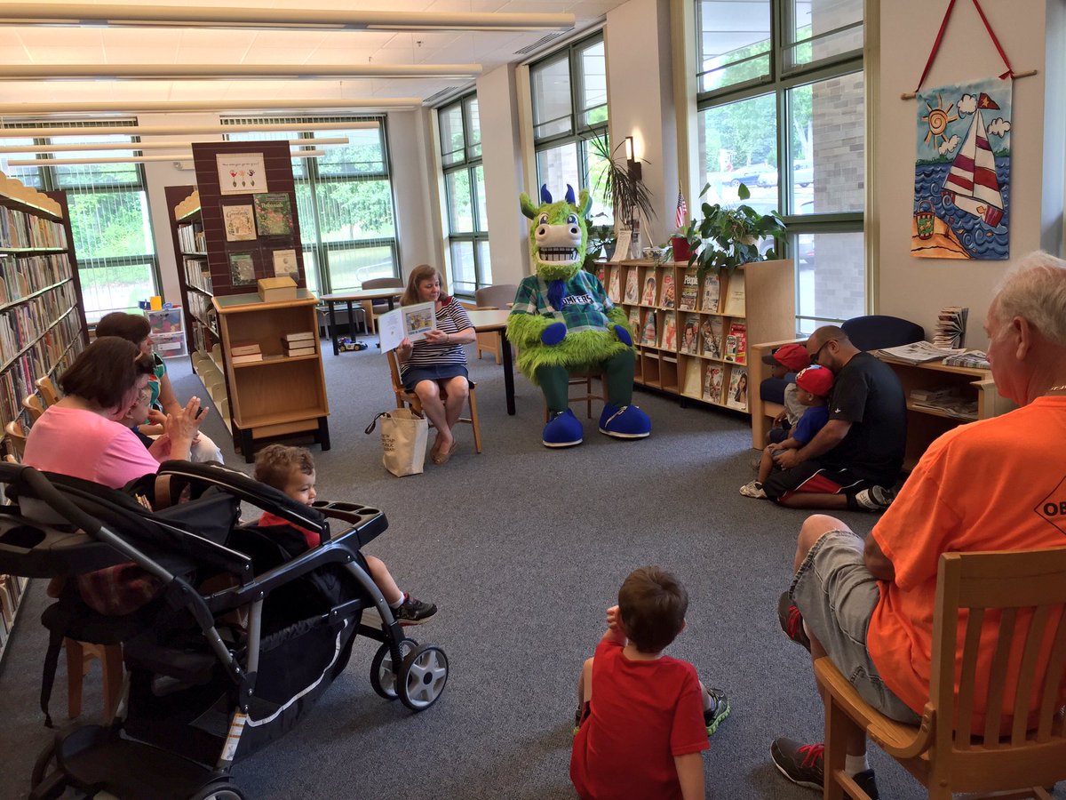 ChompersTheGoat's tweet photo. Keeping cool inside reading with the kids at Thomas Jefferson Branch Library in New Britain #ReadItUp #StoryTime 📚 https://t.co/e4DCq01XgH