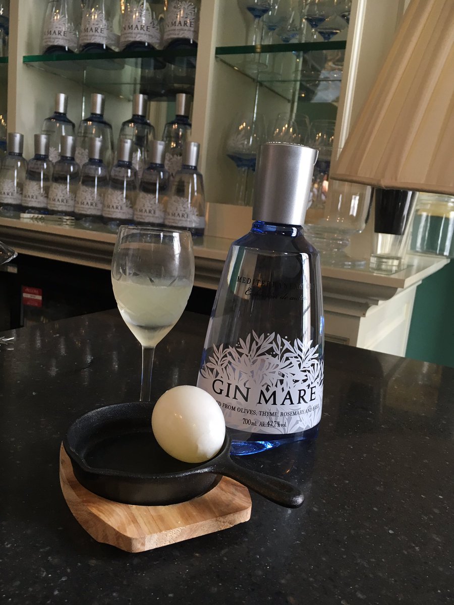 Nikki from <a href="/pandaandsons/">Panda & Sons</a> with her <a href="/ginmare/">Gin Mare</a> G&amp;T twist, 'The wash on the shore' and 'Midnight Walks' #MedInspirations