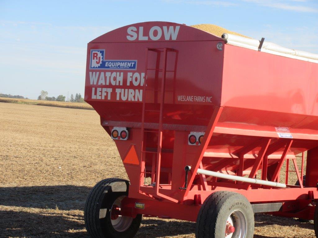 lambtonmutual's tweet photo. Reflective farm decals avail from our head office or your agent/broker. $50+tx for the 3 signs. #farm2016 #saferoads https://t.co/isHuA8ByHb