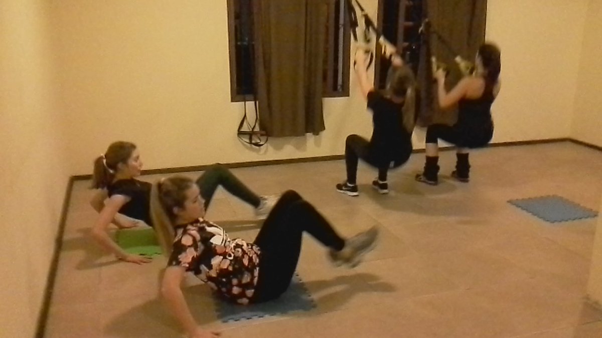 entrena3D's tweet photo. #tabata de chicas @gime_sere @pattysur_ @leila https://t.co/IYJiDssJUj