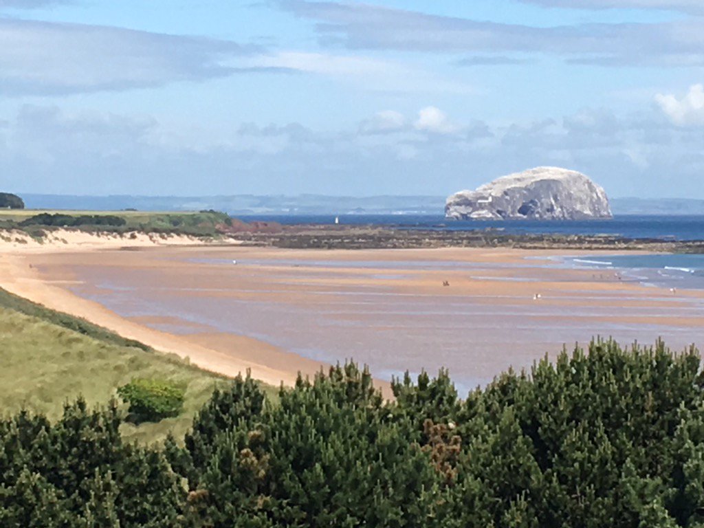 fifiwilcock's tweet photo. A beautiful beach at Dunbar, Scotland #fabweddings https://t.co/Bv1OdJ0SlL