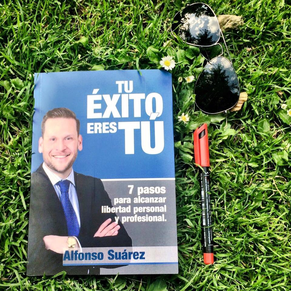_AlfonsoSuarez's tweet photo. #RecomiendoEsteLibro
Para el #verano https://t.co/EZsVhKEv8Y