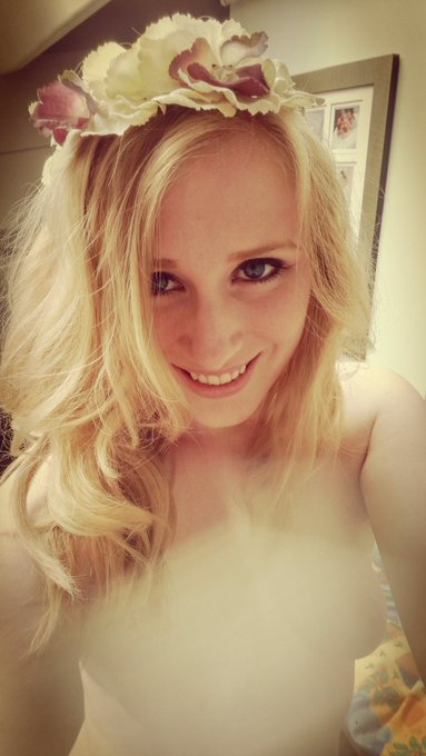 Busy two days of shooting... heres a little snap to remind you what I look like! ;) https://t.co/SwV<a href="/tag/wishlist"class="tags"><span>#wishlist</span></a>