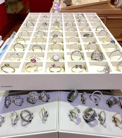 TLWHOM's tweet photo. #putaringonit #lovestackbaby This weekend with a FREE Ring from Pandora and Brighton!  https://t.co/jQ5RbCnT6F https://t.co/DQgGwNPW0w