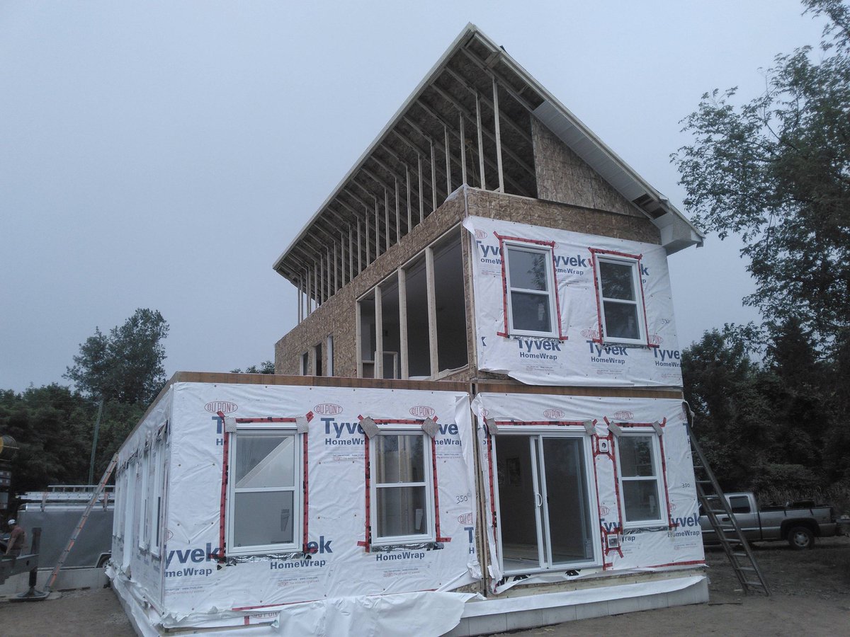 PPetrtyl's tweet photo. #barriebuild Home stretch. One more #guildcresthomes box to go https://t.co/98ScXONqs8