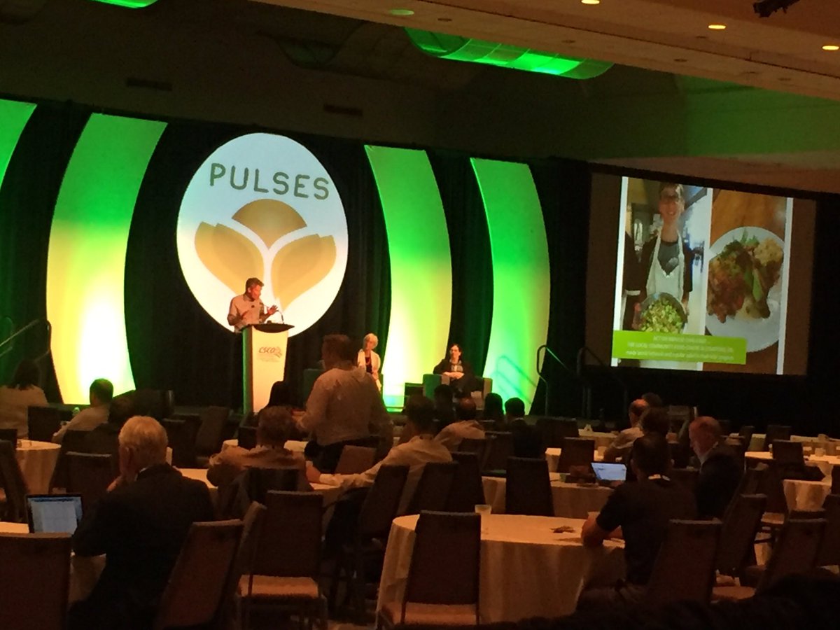 RightToFoodCA's tweet photo. Thanks @pulsecanada for letting us share how much we #LovePulses at #PSCC16! We're so excited to be a part of #IYP https://t.co/PaMXUlzRni