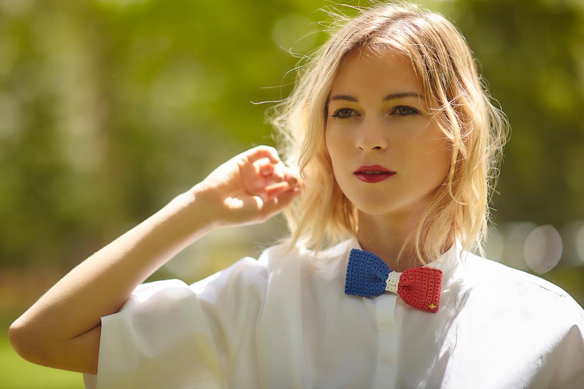 #EURO2016 #FRAALL #AllezLesBleus Ce soir avec <a href="/VeraLifestyle/">Vera The Island</a> on soutient les Bleus avec notre nœud pap' Le Français!