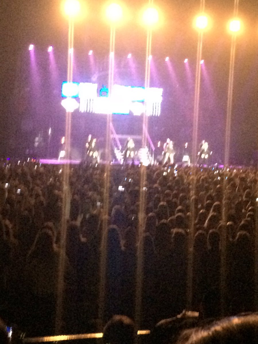 noa_vdberg's tweet photo. WHat A NiGhT 👯👯😻🎉 https://t.co/obF2v1xThh