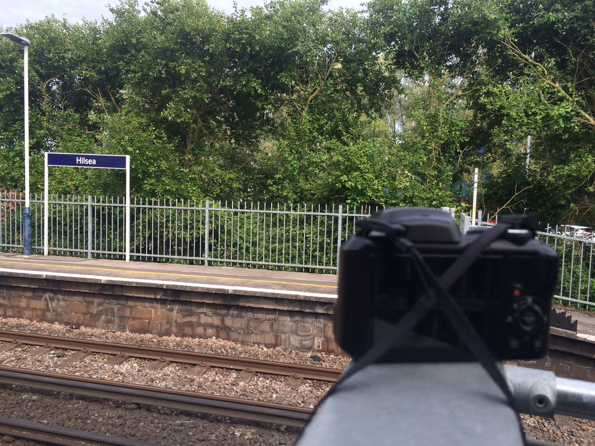 train_master73's tweet image. Gotta love this station. Currently hunting 313s and 158s. @GWRUK @SouthernRailUK
