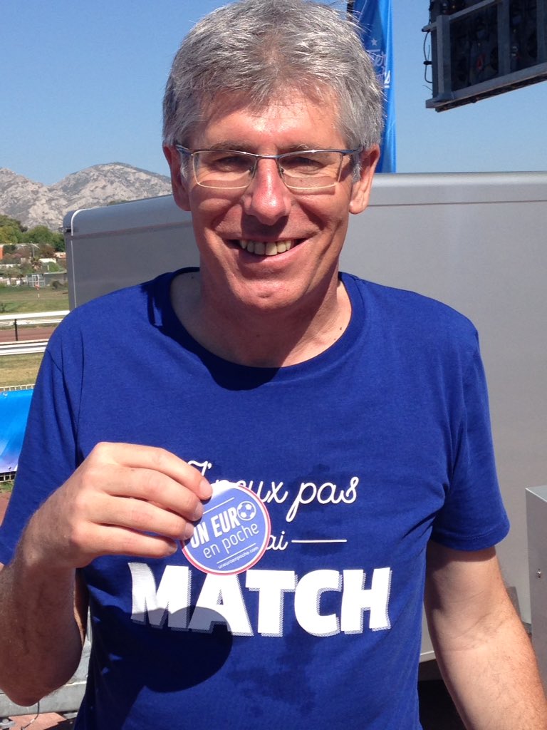 UnEuroEnPoche's tweet photo. Même la #Douce @doucetphilippe2 est fan d'#UEEP #CasaBleue #FRAALL #Marseille https://t.co/uB9kKquWwp