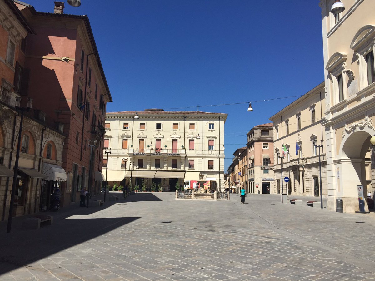 marinellay's tweet photo. Empty town https://t.co/VPxADY1Aag
