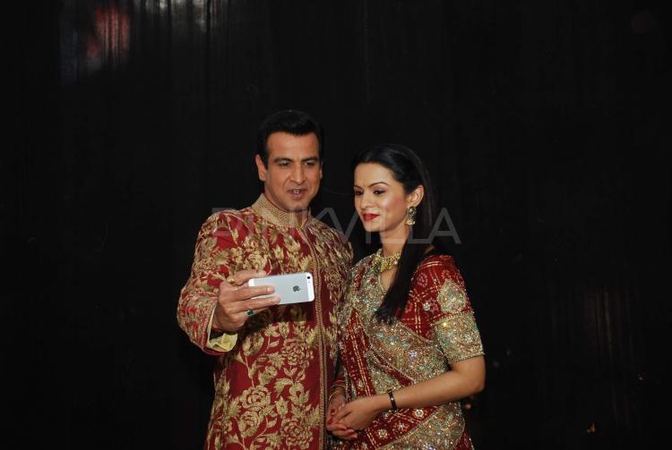 NishaShukla8's tweet photo. #SelfieJalwa
#fun #offscreenMasti #RandomMemories @PallaviKulk @RonitBoseRoy #GoldenMoment #IKNMP
#FriendParty https://t.co/7hBocT3Z47