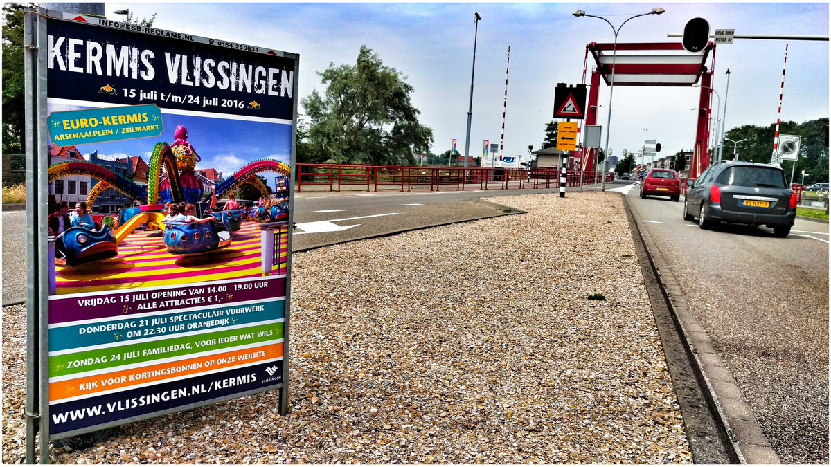 esbreclame's tweet photo. 15 t/m 24 juli is er weer #Kermis in #Vlissingen. Heeft u ze al zien staan? #driehoeksborden https://t.co/S0pFlYAWVJ