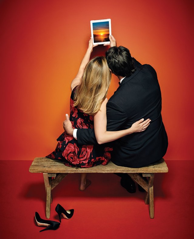 PsychToday's tweet photo. Smartphones have become the stealth saboteurs of our most intimate relationships. https://t.co/TtKa7IfdI0 https://t.co/WSygayYsgf