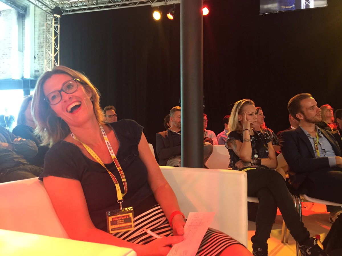 Zie de dagvoorzitter <a href="/MarthaRiemsma/">Martha Riemsma</a> toch eens genieten van de humoristische en inspirerende talks tijdens #Iammedia