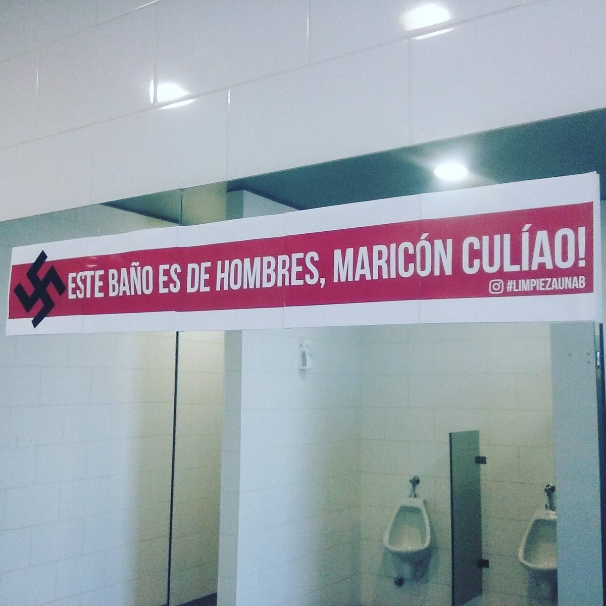 alexanwandter's tweet photo. Cartel en una universidad privada (#UNAB), Santiago, 2016. https://t.co/ZpKuXfXEJy
