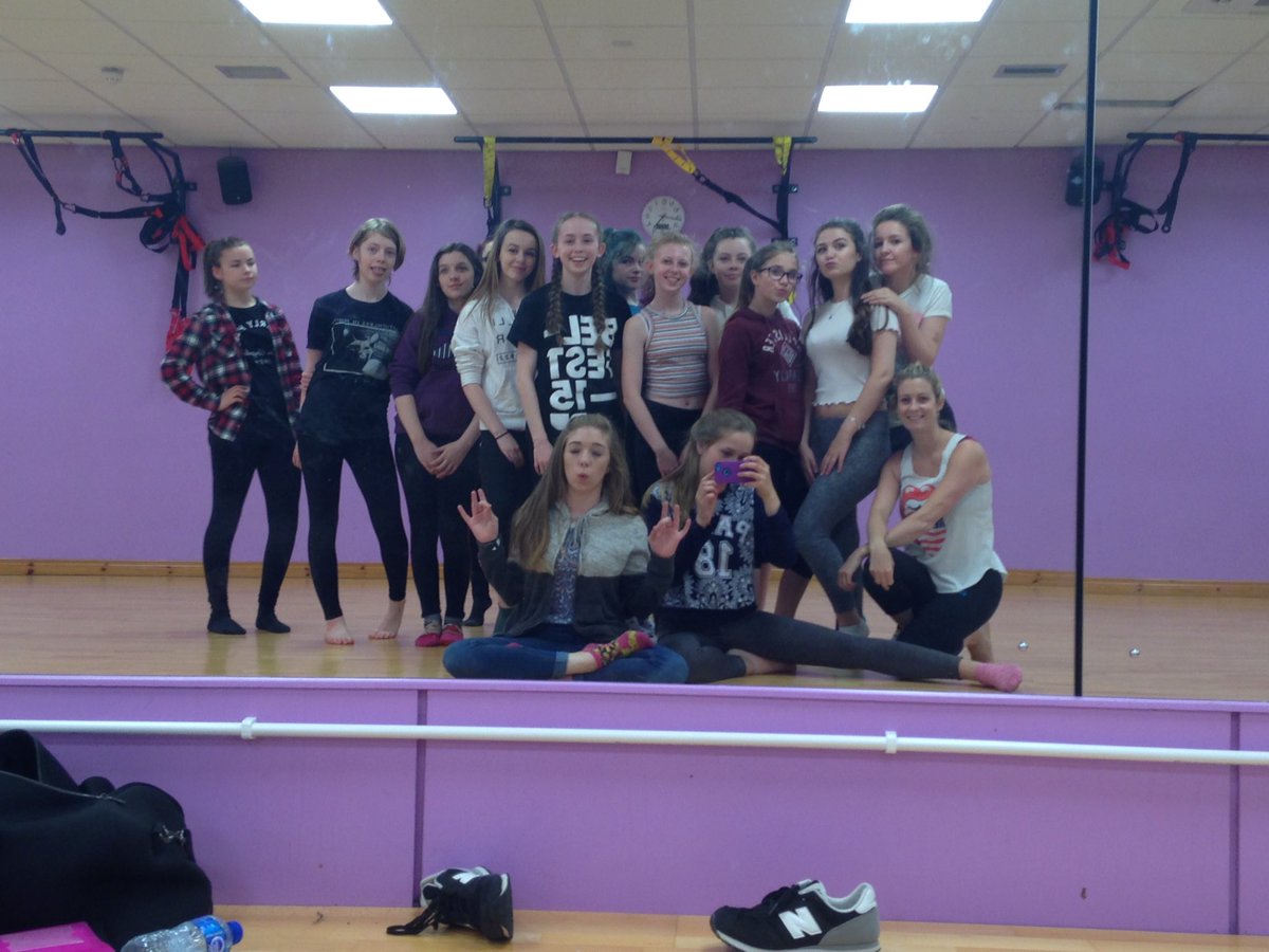 KNDC_kelly's tweet photo. Finishing off an amazing week of dance with this lot Alternative Energies #DUDance https://t.co/60yjpm2Dov
