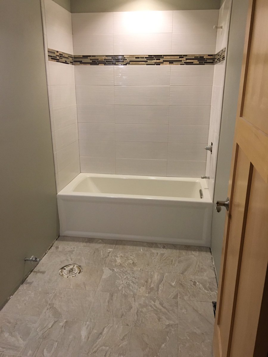 tkdstile's tweet photo. Gotta love getting two bathrooms done at the same time @TheTileShop @TheTileShop @kdsmadison #darrinsimmer https://t.co/Hm3q5PN9MO