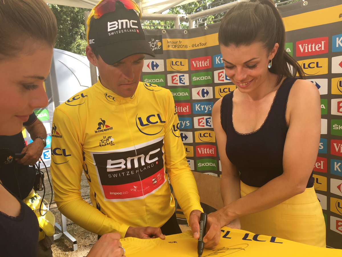 RT pour gagner ce <a href="/MaillotjauneLCL/">Maillot Jaune LCL</a> dédicacé par /RT to win a #YellowJersey signed by <a href="/GregVanAvermaet/">Greg Van Avermaet</a> <a href="/lecoqsportif/">le coq sportif</a>