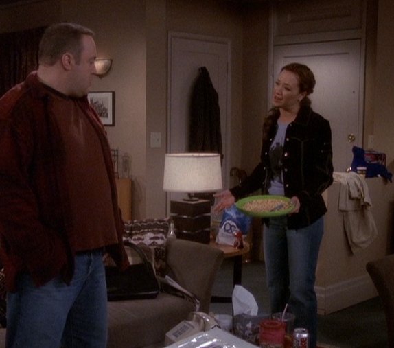 TheKOQ's tweet photo. “This place is getting scary. I mean, cereal in a Frisbee? C’mon!” “Dougie Nights” is on #TheKingofQueens tonight! https://t.co/XGQ5lfEoHe