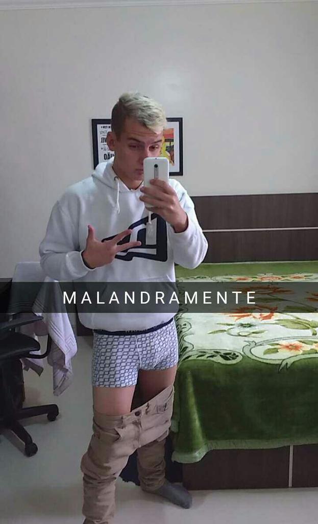 vivayoutuberss's tweet photo. QUAL O SEU PROBLEMA @pqalanf? EU TE AMO CARA KKKK https://t.co/gPxTmnaAs5