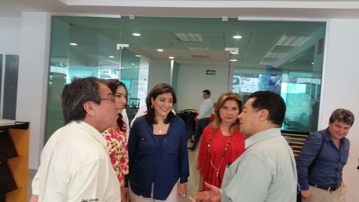 incarural's tweet photo. #Ahora|Reunión de trabajo DG @linosma @Mely_Romero @GGroxanaaguirre con directivos de @Unicach_Press #HaciendoEquipo https://t.co/qsytaxQnnH
