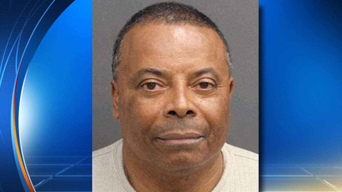 Fla. #Uber driver arrested for refusing service to blind passengers & service dogs bit.ly/29vKxDf?utm_me… https://t.co/D6Xu57t3cs