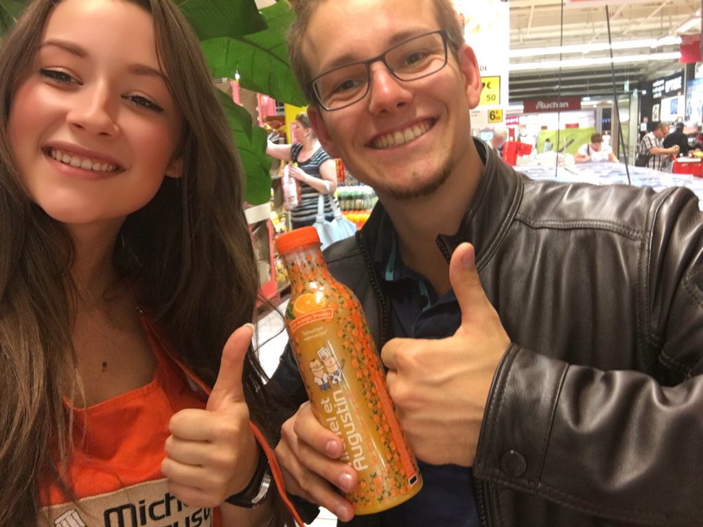 BarreQuentin's tweet photo. Superbe opération à @AuchanV2 ! Fier d'être #fan de @Michel_Augustin :) (merci @Benedicte_Stsk pour la photo) https://t.co/wcTvGrUPNY
