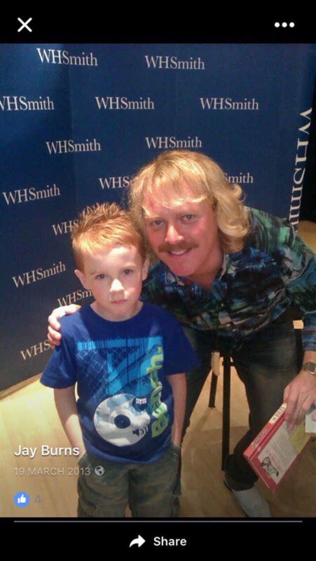 Enturns's tweet image. OMG SO GLAD I MET @KeithLemonCeleb HE IS MY IDOL!!!!!😍❤️💕