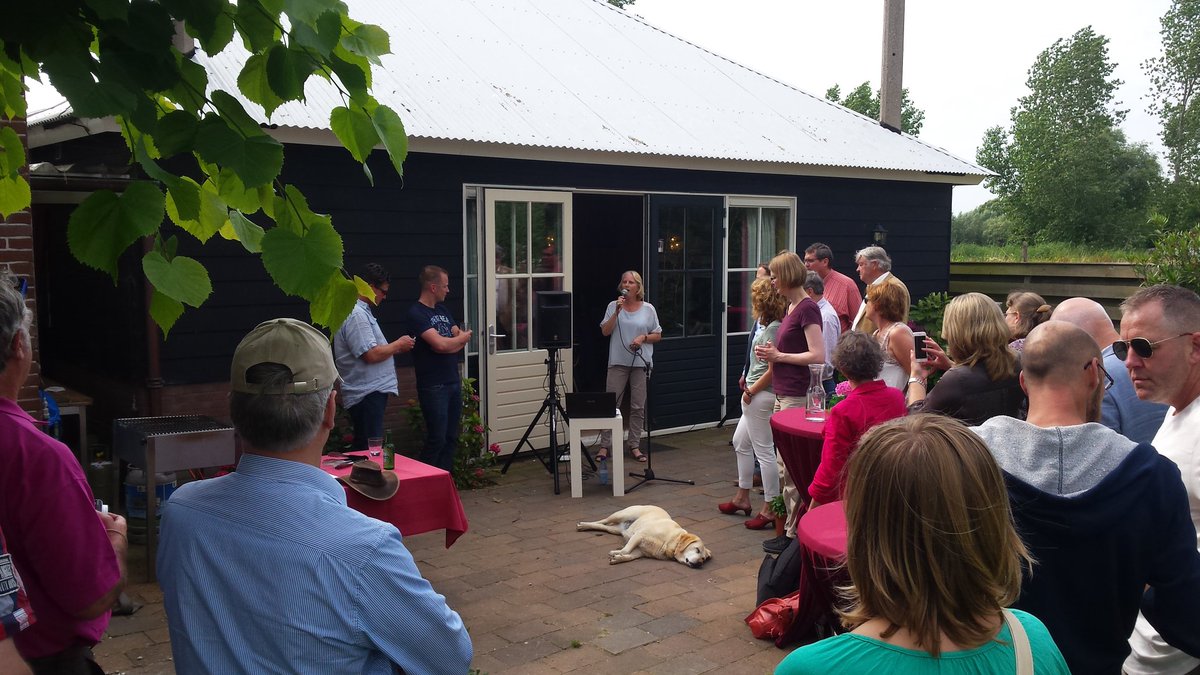 Onze mystery guest is bekend. <a href="/jocelynvlaar/">Jocelyn Vlaar</a> blijkt over een prachtige zangstem te beschikken. BBQ @zzpsv