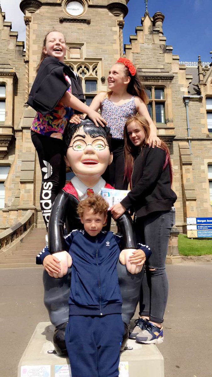Katiephinn2003's tweet photo. @LonghaughPS with my friends today lol https://t.co/q8DgxJ64II