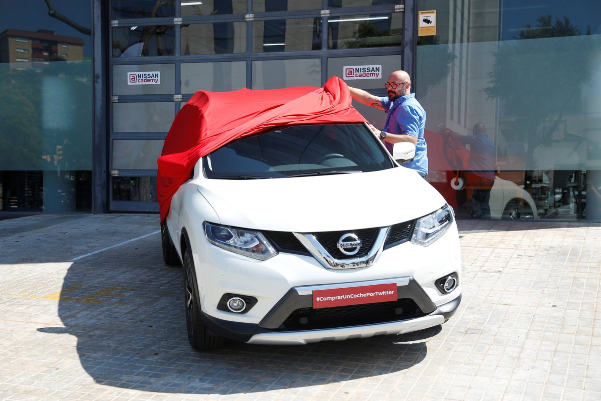Client audacieux + #ComprarUnCochePorTwitter + CM Nissan + Periscope =  le 1er véhicule européen vendu sur Twitter.