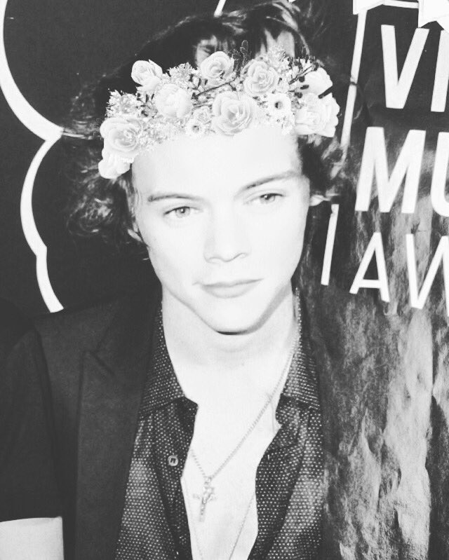 lol_com1d's tweet photo. Yes...I'm having fun with snapchat😊💯🔝🔥 #onedirection #lmao #snapchat #fun #hotdogs #lovethem #THEYLOOKSOHOT https://t.co/4LffcHefng