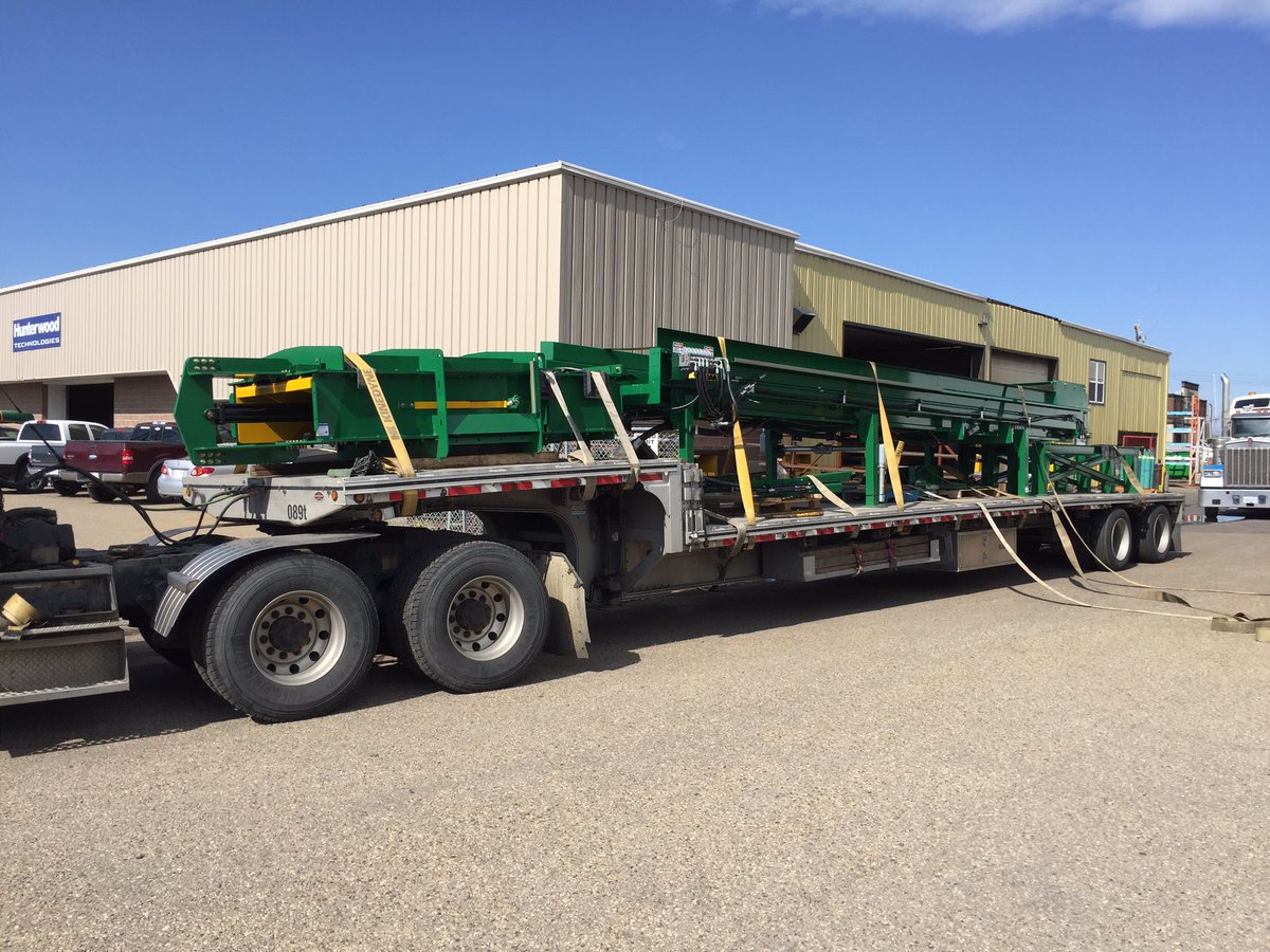 HunterwoodTech's tweet photo. It's a lovely day to be shipping a #haypress! #FC10000 #cdnexport https://t.co/oTiX8nCLgC