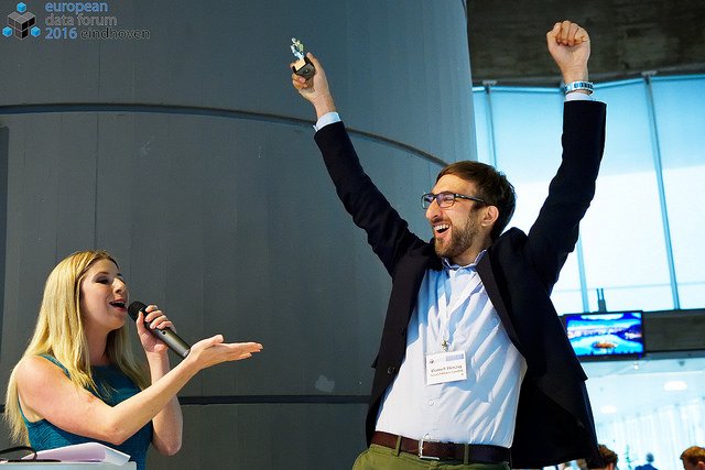 GraphScope's tweet photo. Juchhuu! Winner of the @EUDataForum quiz!  :D

All pictures of #EDF16 https://t.co/KxG1orGQow https://t.co/N7PHIHcxqz