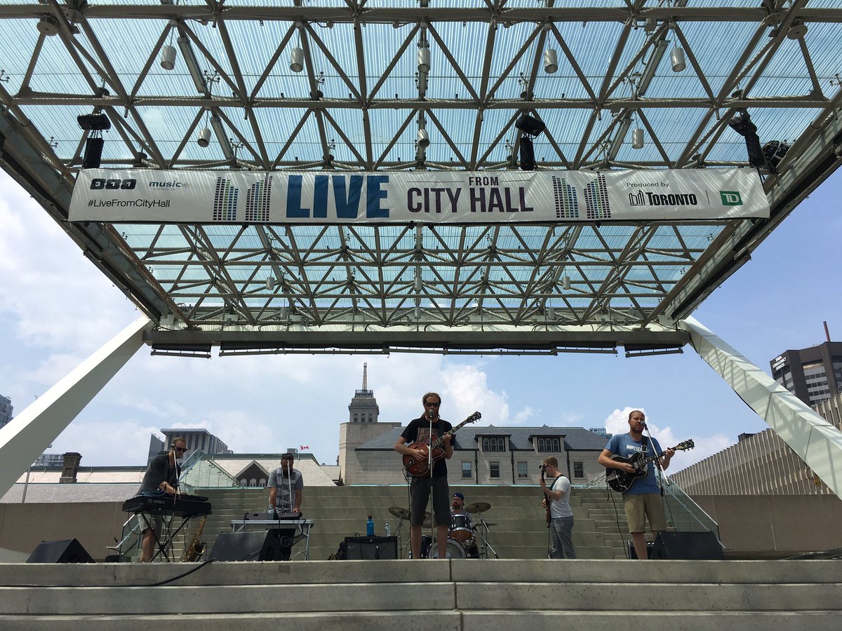 4479Toronto's tweet image. The ☀️ is out for #LiveFromCityHall with the awesome @FugitiveMinds! @Music_Canada @TOMusicAdvisory #TOMusicCity
