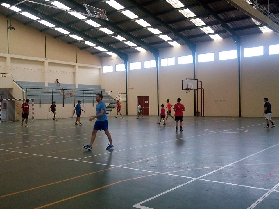 InmaBP13's tweet photo. En la tarde de hoy nuestros profesores echan un partido amistoso @SafaVerano #evsafa2016 https://t.co/t0YzN4zMq8