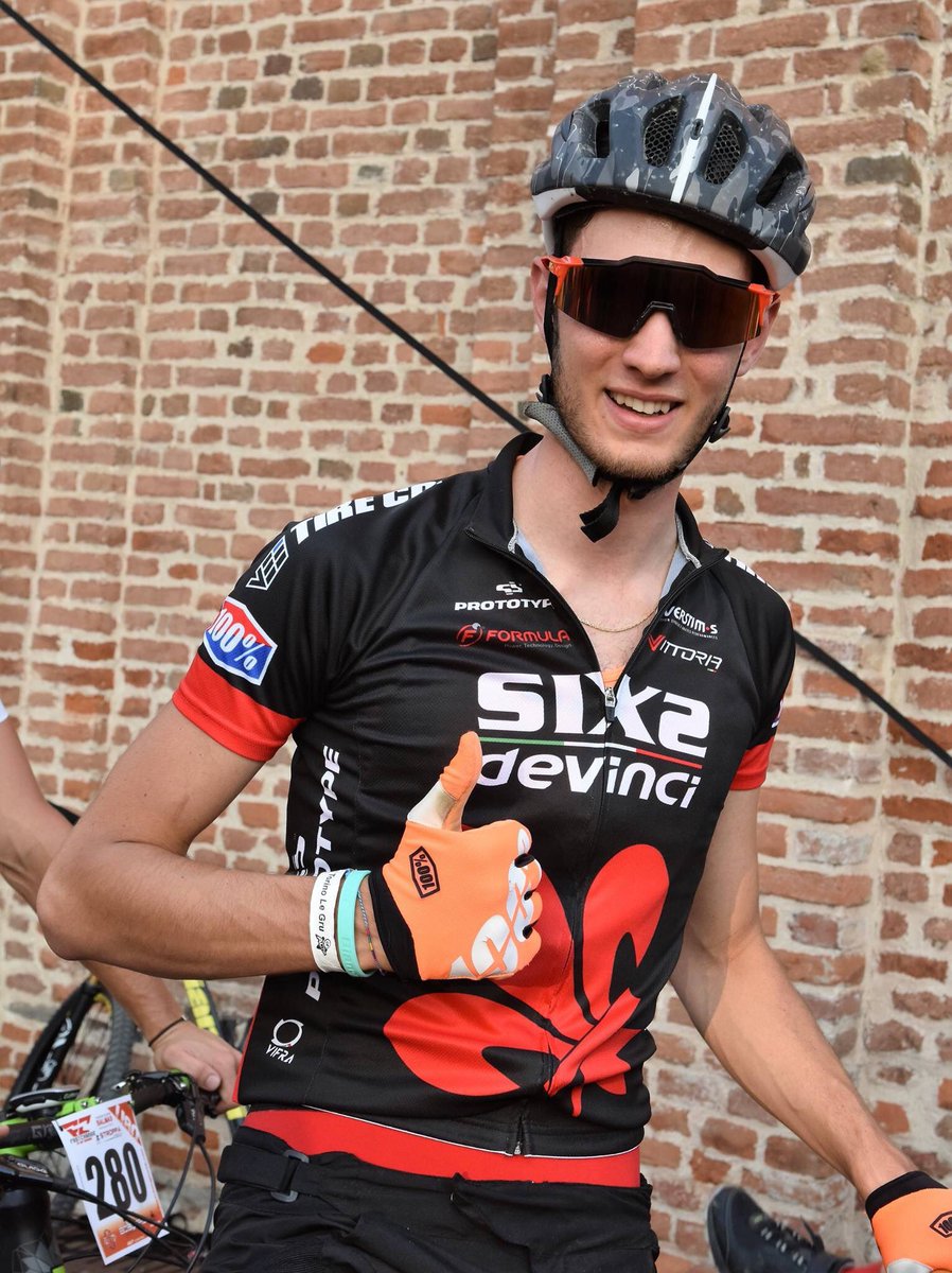 DavideFerrero94's tweet image. Casco dritto , sguardo serio e giu a menare 🚴🏻💨 ultima tappa del #fastchange 2016 . Adrenalina e divertimento 😆