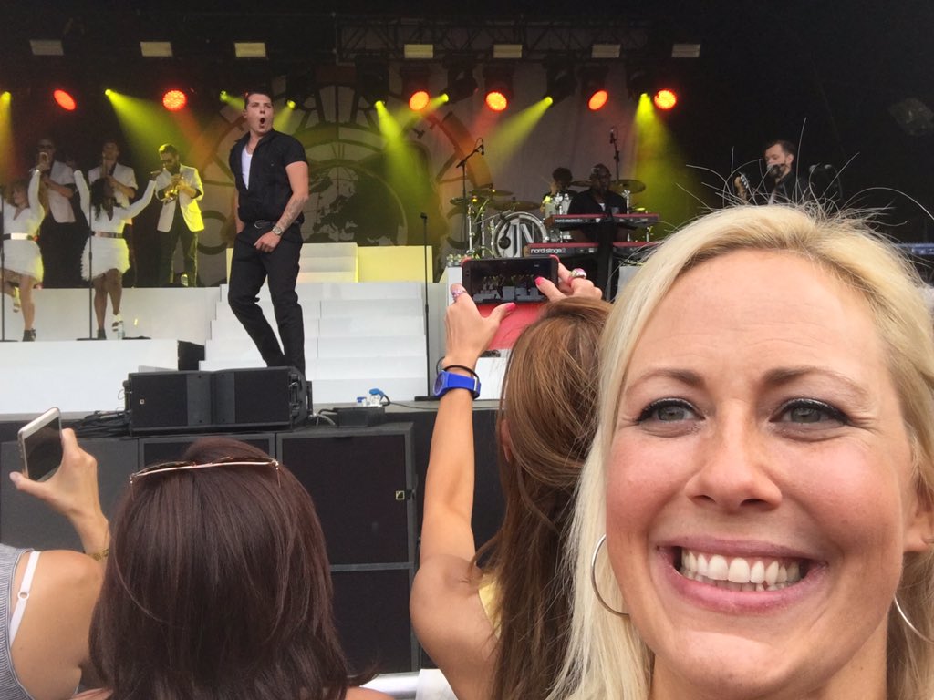 EmSamUy's tweet photo. @JohnNewmanMusic #house2016 just stunning as ever!! Such energy, such a performer!! https://t.co/0WQXexXZ8d