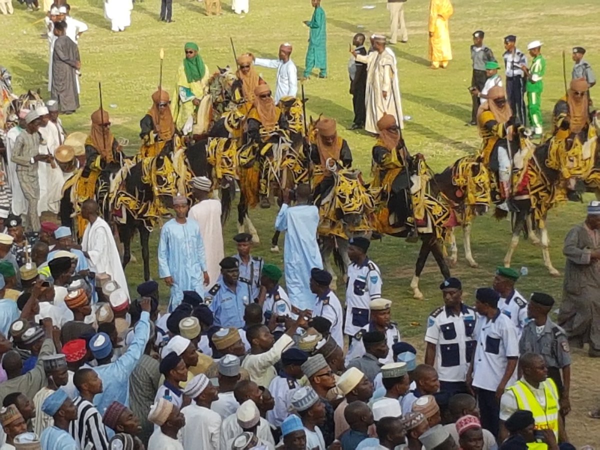 dawisu's tweet photo. Over a thousand horses 'll participate in Hawan Daushe at #KanoDurbar16 with each group trying to outshine the other https://t.co/ZgWO7qt6Mz