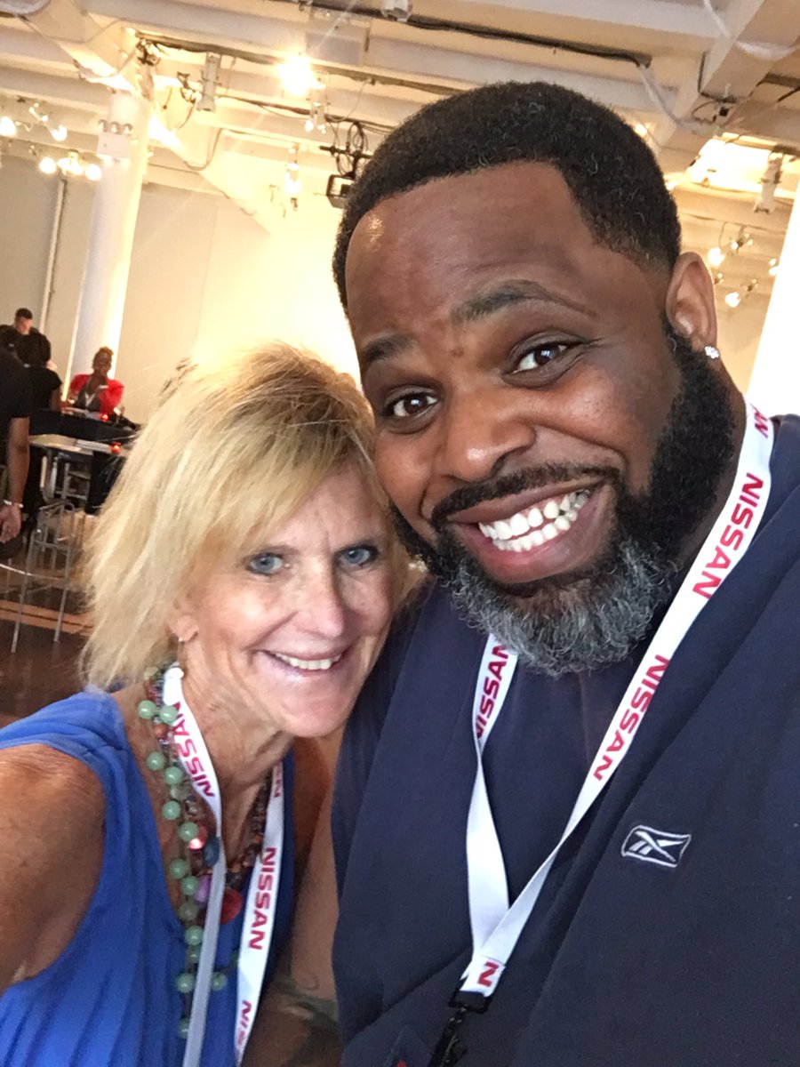 HollyReich's tweet photo. With @DaymDrops #hollysworld #FindYourNewPath https://t.co/TF6LeR7gbC