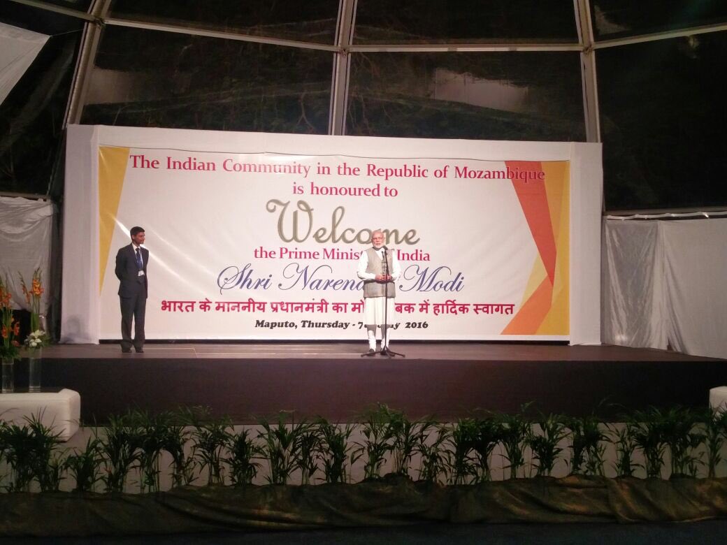 narendramodi's tweet photo. Always a delight to meet and interact with the Indian community. https://t.co/DtwGQUbXbH
