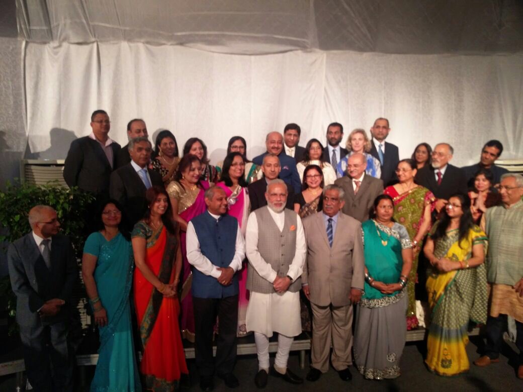 narendramodi's tweet photo. Always a delight to meet and interact with the Indian community. https://t.co/DtwGQUbXbH
